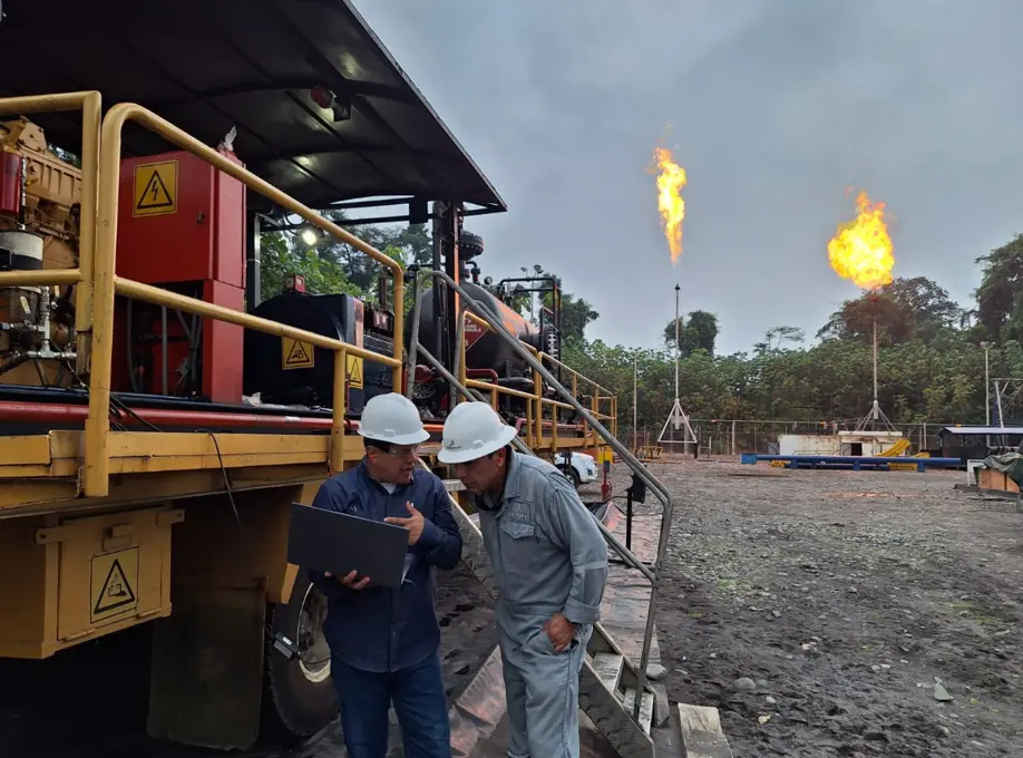 Equipo trabajando en proyectos de automatización